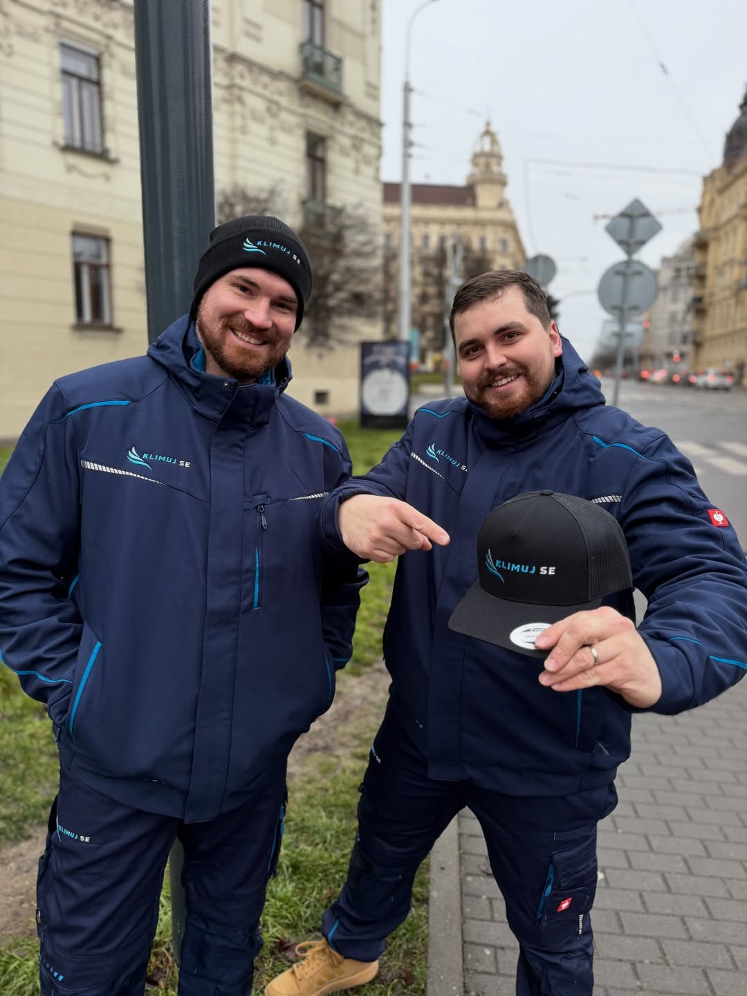 Detail výšivky na firemním oblečení